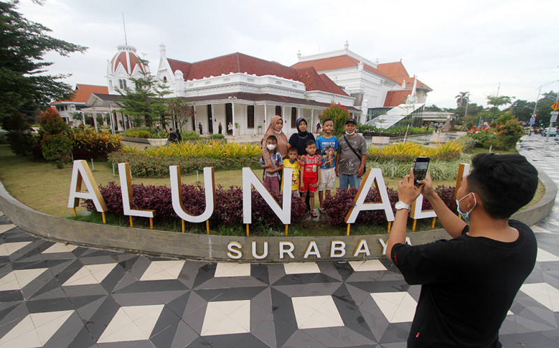 Unik Tapi Terobos Banyak Pakem